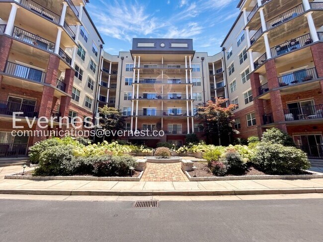 Building Photo - 3 Bed/2.5 Bath Condo with Modern Amenities / Available Now!