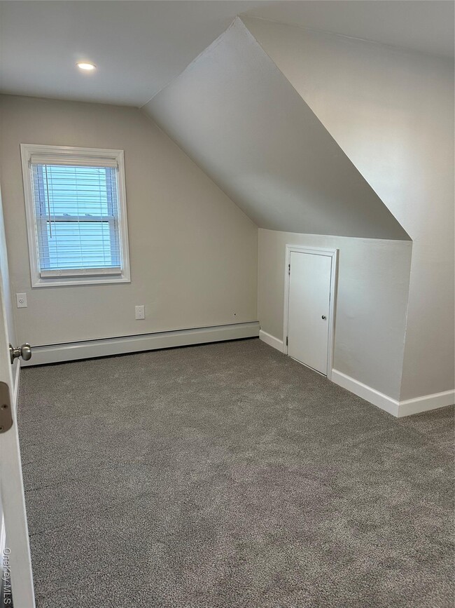 Building Photo - 753 S Walnut St