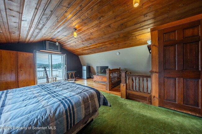 Building Photo - 120 Evergreen Ln