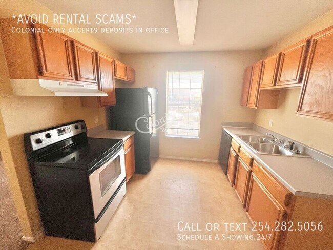 Building Photo - 1703 Benttree Dr