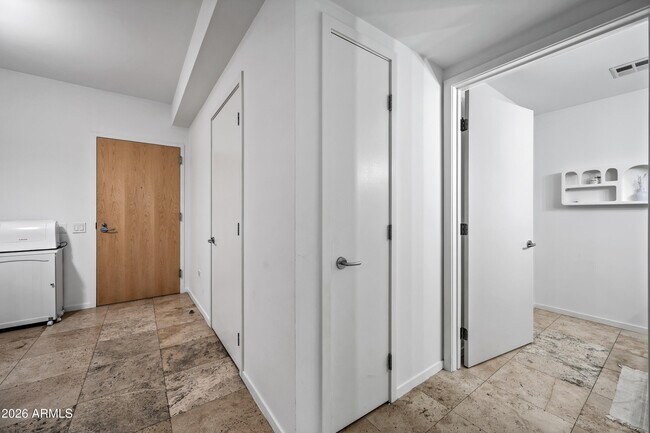 Building Photo - 7151 E Rancho Vista Dr