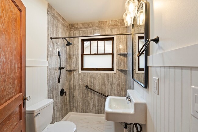 Building Photo - 818 Stafford St