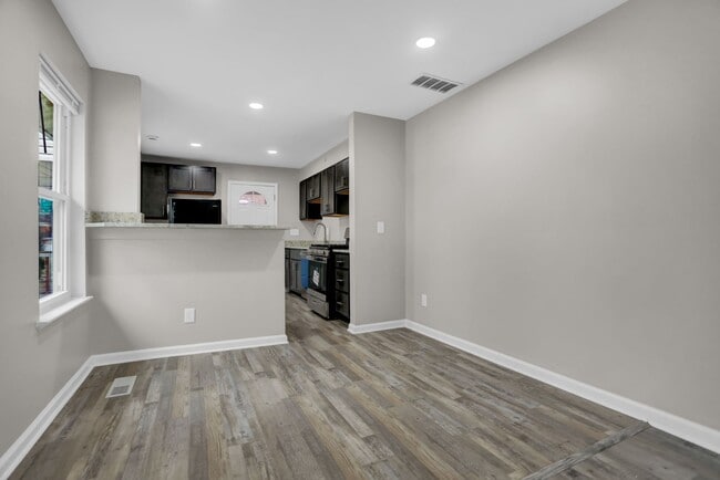 Building Photo - 7215 Johnnycake Rd