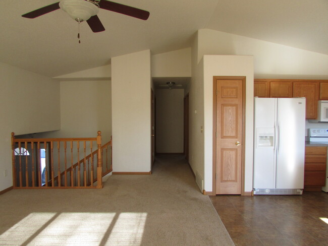 Building Photo - 2 BEDROOM | 2 BATH | DOUBLE CAR GARAGE | R...