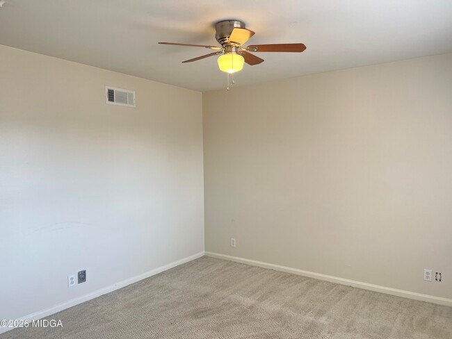 Building Photo - 853 Captain Kell Dr