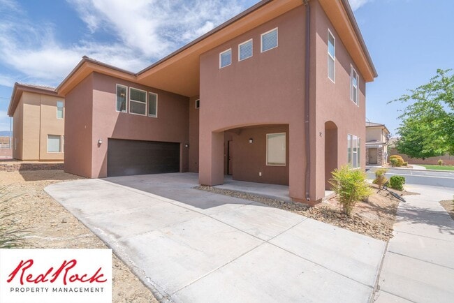 Building Photo - DOG-FRIENDLY 4 Bedroom Townhome with INTER...
