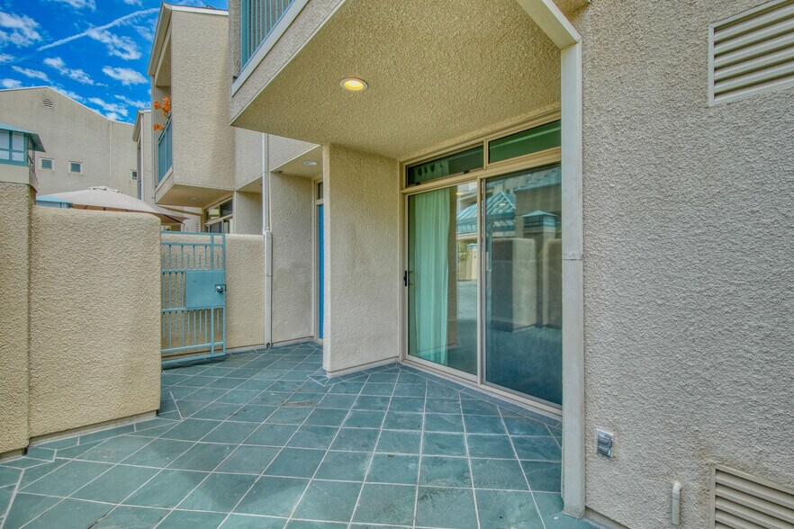 Building Photo - 14101 Dickens St