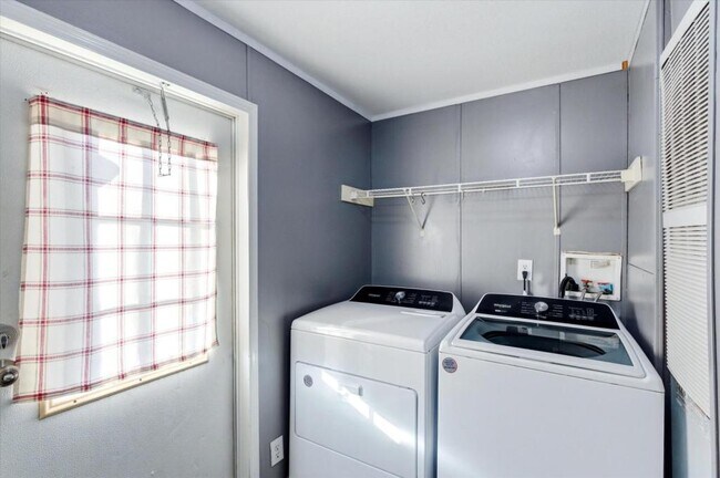 Building Photo - 2828 Sandusky Rd E