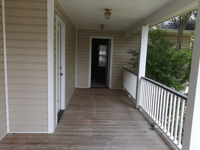 Building Photo - Charming Home in Northeast Columbia - Less...