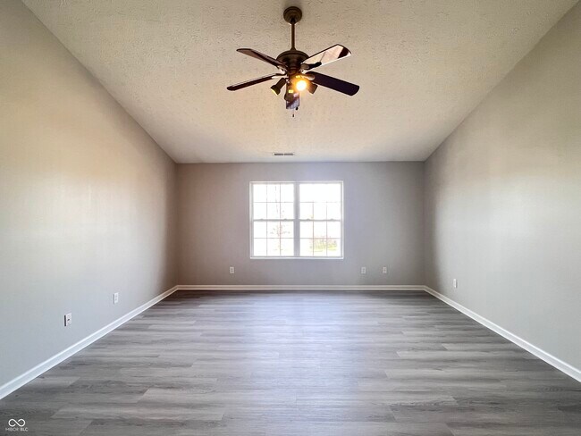 Building Photo - 713 Hollowood Ln