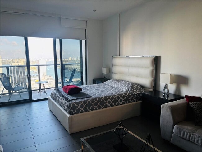 Building Photo - 1600 NE 1st Ave