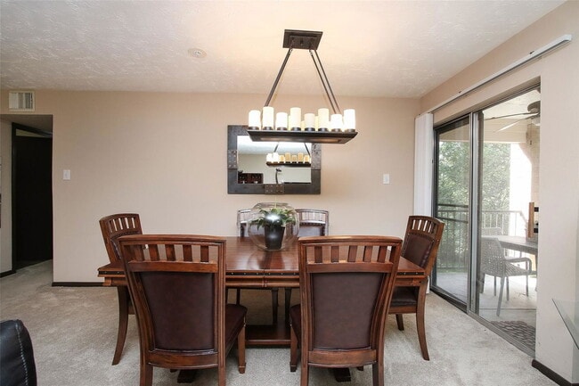 Building Photo - 8051 Bay Branch Dr
