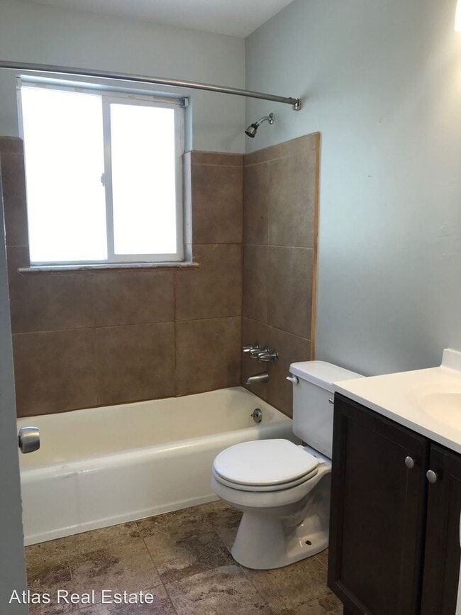 Building Photo - 3318-3352 N High St