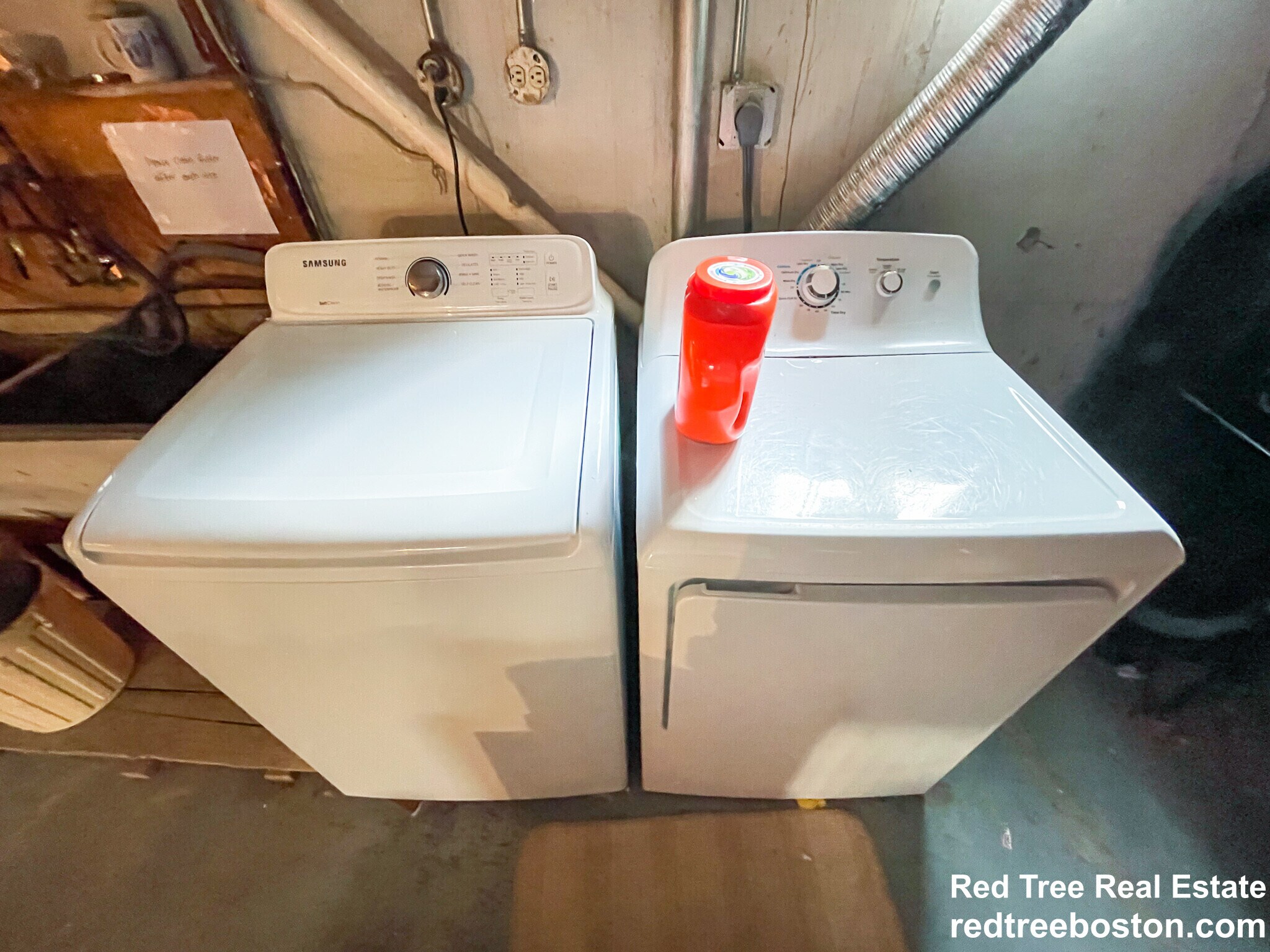 Building Photo - 14 Caltha Rd