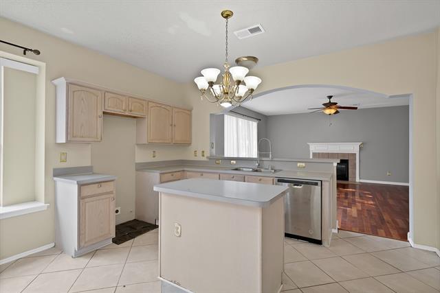 Building Photo - 745 Woodridge Dr