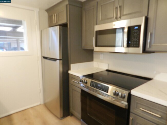 Building Photo - 5519 Roundtree Dr