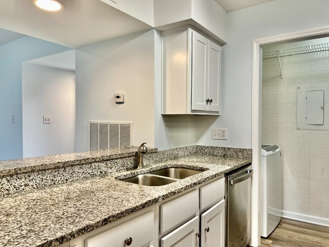 Building Photo - 11187 Harrowfield Rd