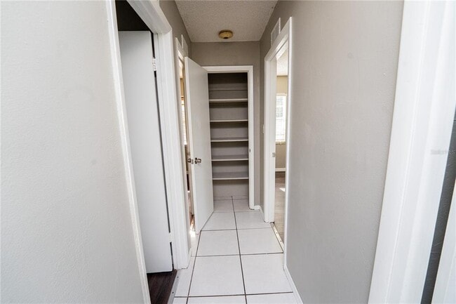 Building Photo - 150 Lady Susan Ct