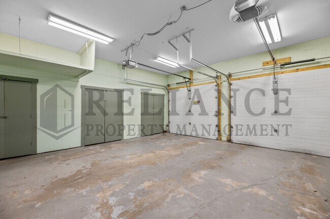 Building Photo - 614 N Brownthrush Ln