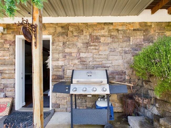 Building Photo - 33010 Fircreek Ln