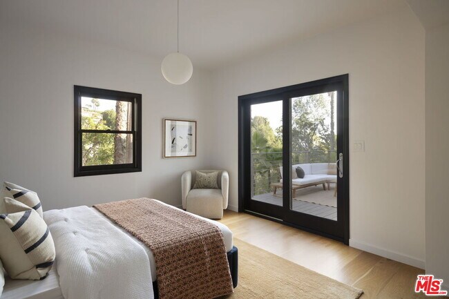 Building Photo - 5692 Holly Oak Dr