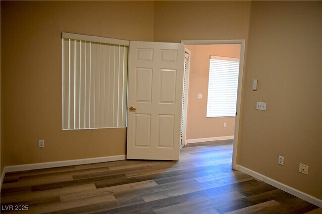 Building Photo - 10245 S Maryland Pkwy