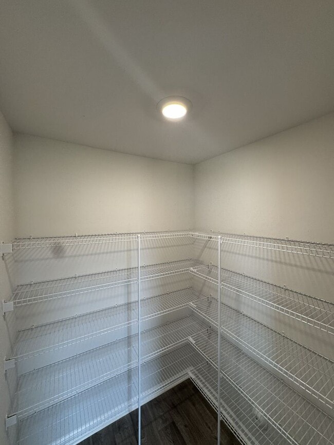 Building Photo - ***** $200 OFF FIRST MONTH RENT *****