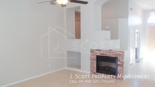 Building Photo - 7417 W Candelaria Dr