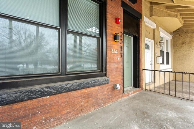 Building Photo - 2317 N 33rd St