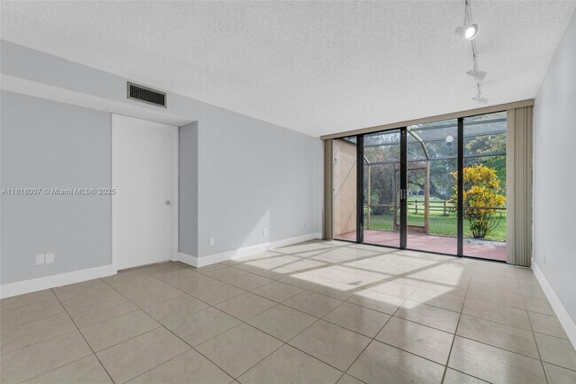 Building Photo - 1341 E Golfview Dr