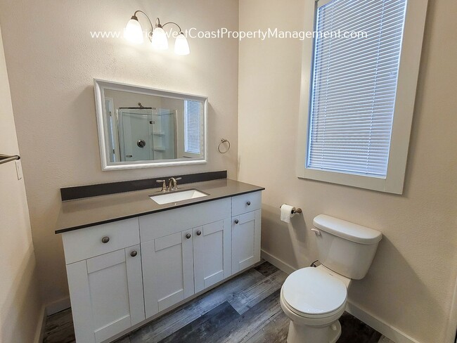 Building Photo - ADORABLE 2 BEDROOM COTTAGE! STAINLESS STEEL MOVE IN READY FOR FEBRUARY!