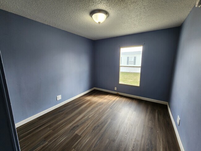 Building Photo - 700 W Ridgeway Ave