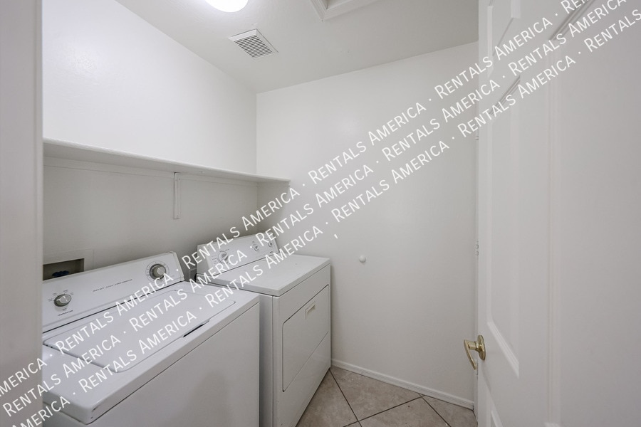 Building Photo - 13182 W Cypress St