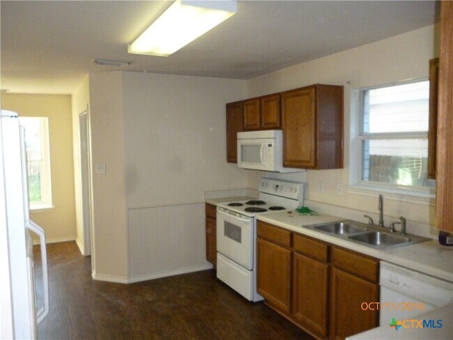 Building Photo - 2667 Hunt St