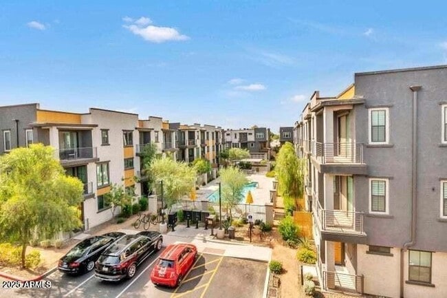 Building Photo - 2090 S Dorsey Ln