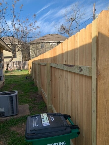 Side yard to back yard, newer fence - 5802 Tracy Lynn Ln