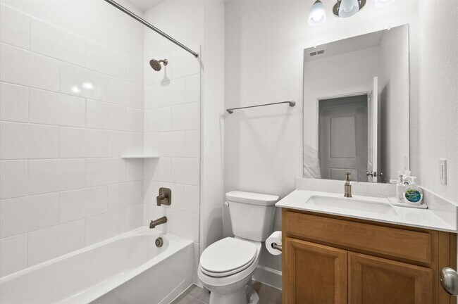 Building Photo - 1511 Emma Lk Dr