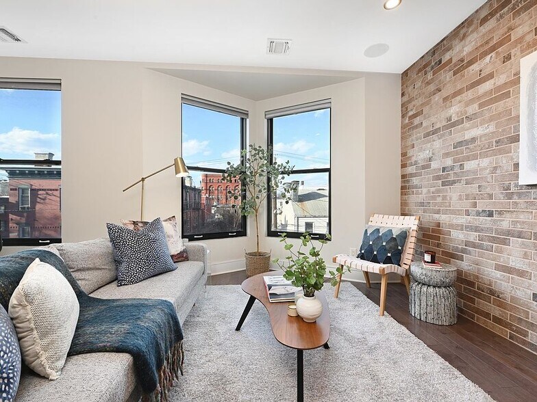 Primary Photo - 227 4th St