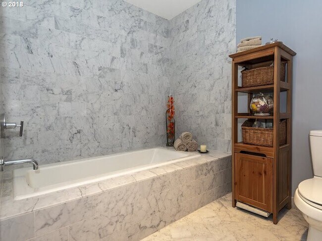 Building Photo - Rare rental in The Westerly - spectacular 2/2.5 unit w/sweeping views/2 parking/2 storage