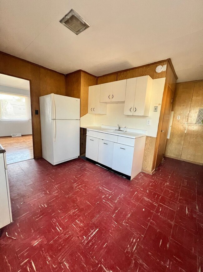 Building Photo - Nice S. Omaha House! 2 bed 1 bath, fully f...