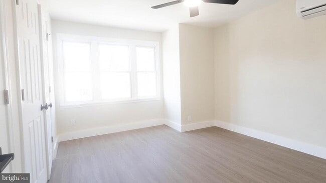 Building Photo - 5981 N 21st St