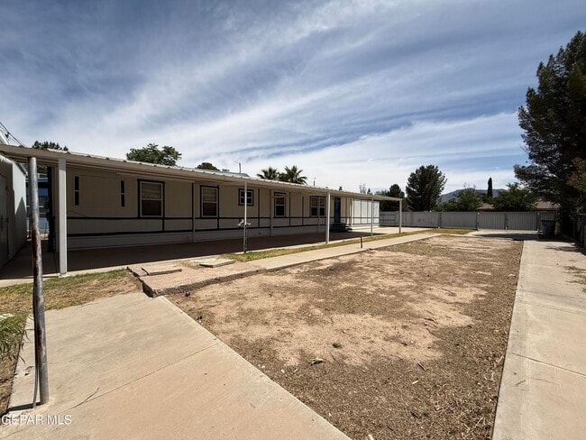 Building Photo - 5941 Sixta Dr