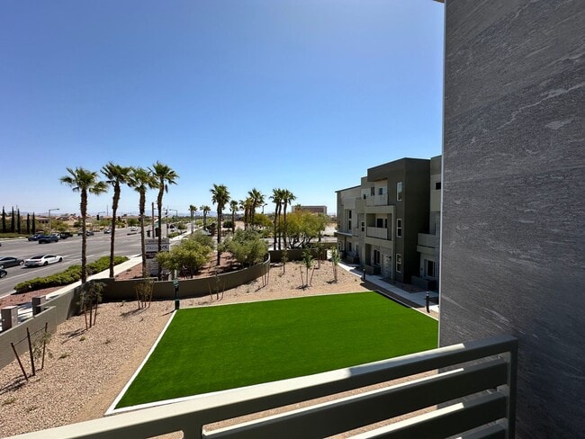 Building Photo - Your Dream Home Awaits: Spacious Summerlin...