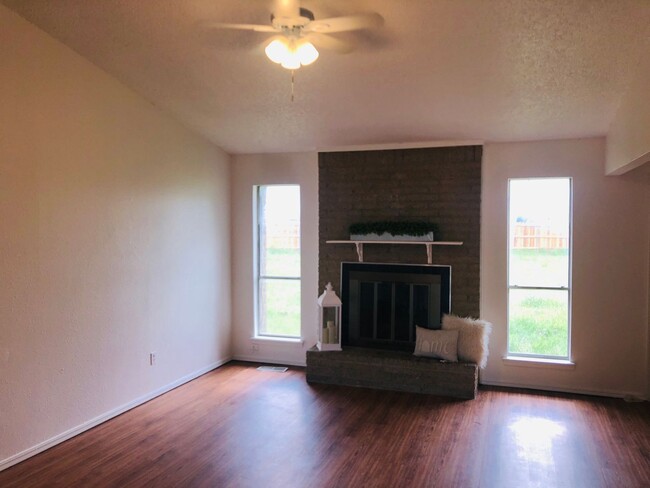 Building Photo - Moore Schools!! Newly remodeled 3 bed 2 ba...