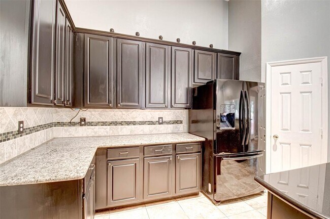 Building Photo - 18 Bonnaire Dr