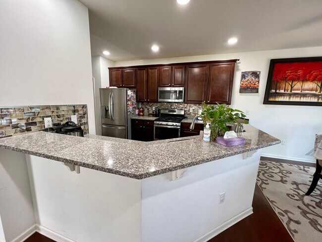 Building Photo - Beautiful 3-Bedroom End Townhouse in Royersford! Available mid-June!