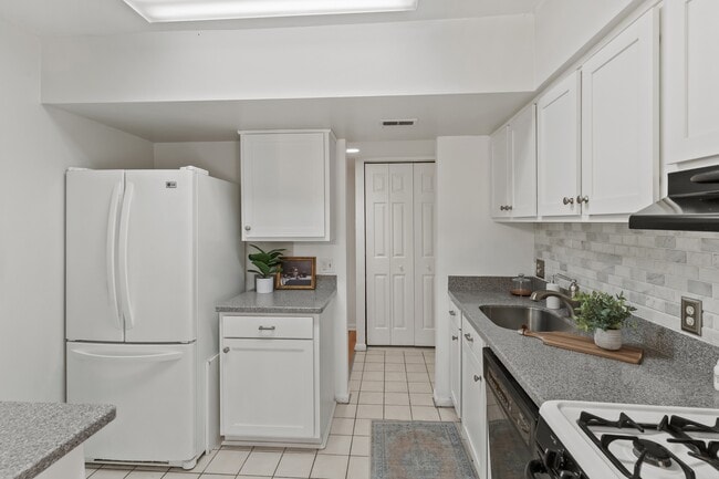 Building Photo - 6071 Majors Ln