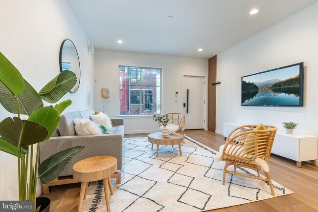 Building Photo - 2925 Master St