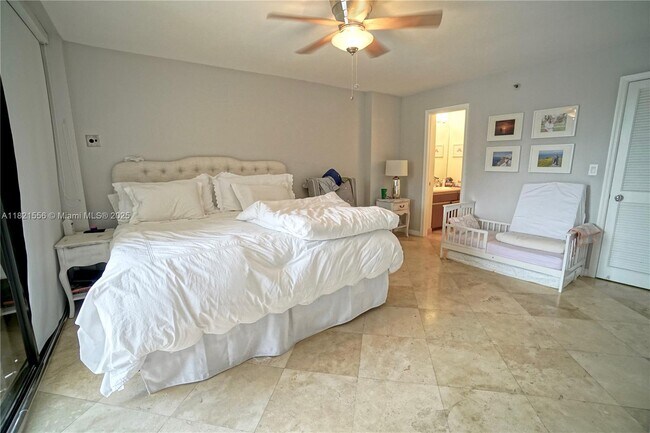 Building Photo - 2843 S Bayshore Dr