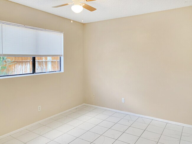 Building Photo - 53666 Avenida Vallejo